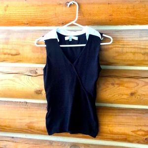 Black shirt e/white collar